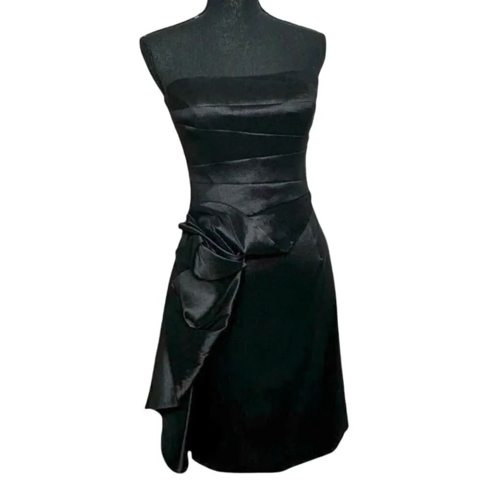 NWT BADGLEY MISCHKA Black Satin Strapless Mini With Abstract Bow Size 4